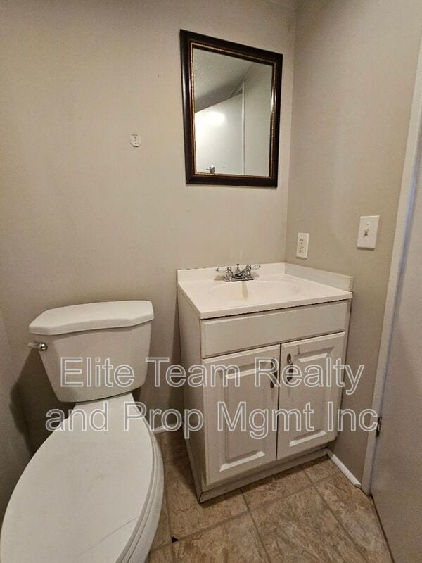 Building Photo - 776 Montgomery Dr