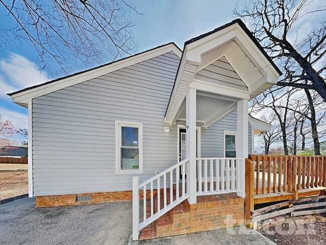 Building Photo - 204 River Song Rd