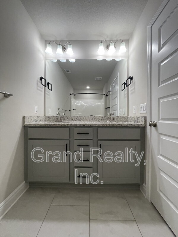 Building Photo - 4293 Castille Ave