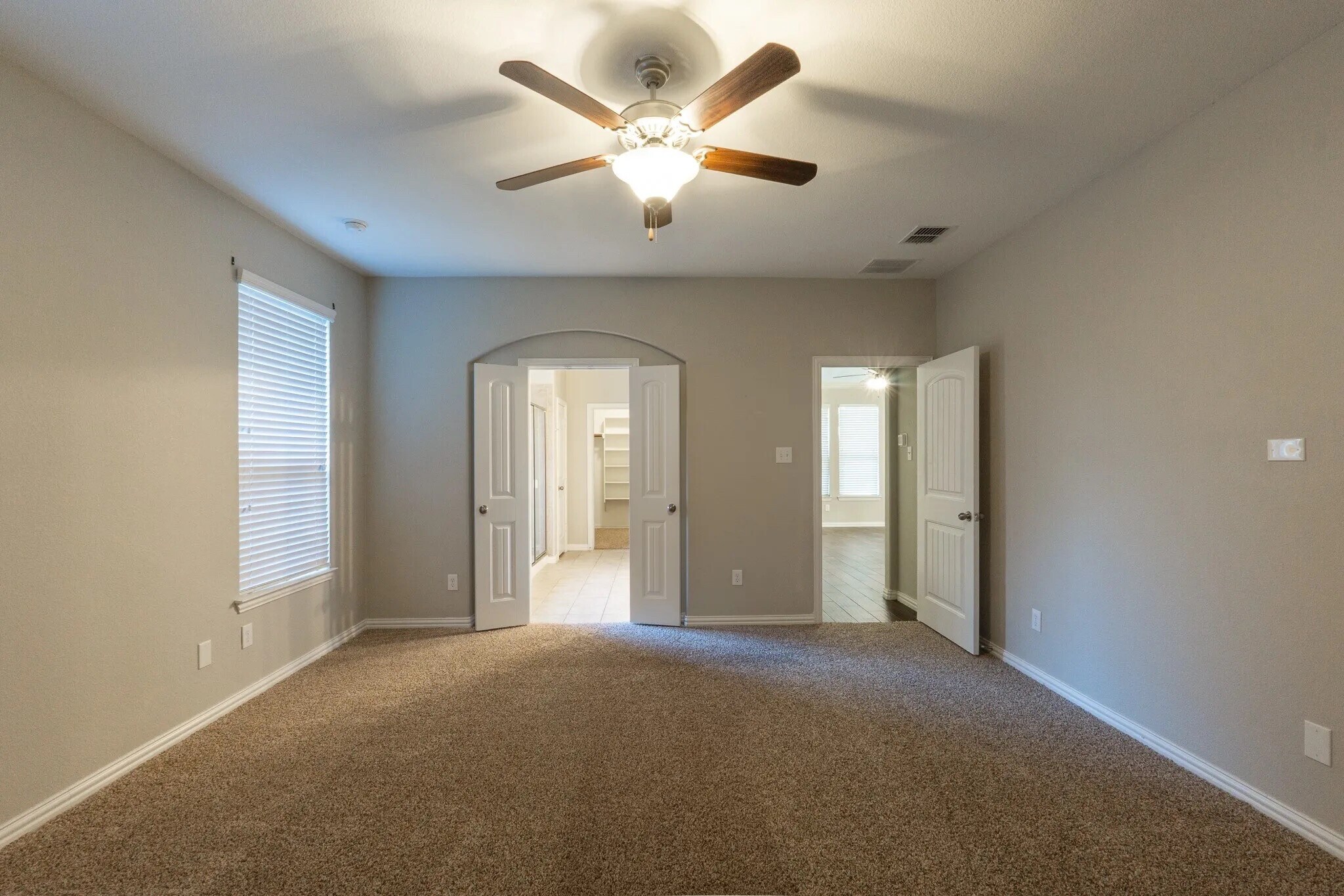 Building Photo - Room in House on Zanna Grace Way