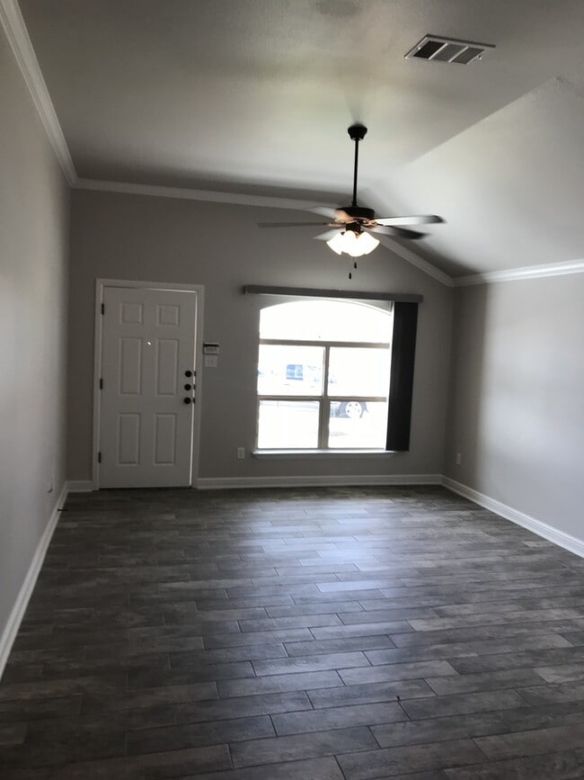 Building Photo - 2 bed/2 bath Duplex - Ready 1/14/2026 - Text 201-231-7228