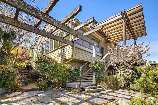 Building Photo - 7722 58th Ave NE