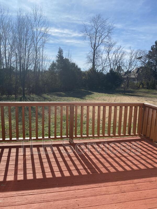 Building Photo - 211 Fall Creek Dr