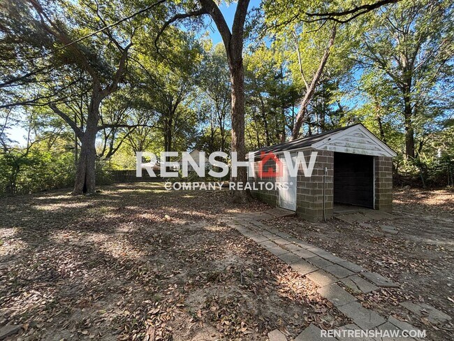 Building Photo - Text the Leasing Team at 901-820-4367 to s...