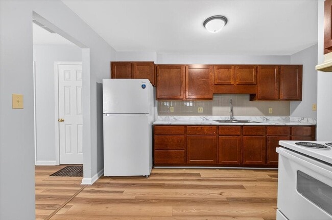 Building Photo - 533-533 N Sherman Dr