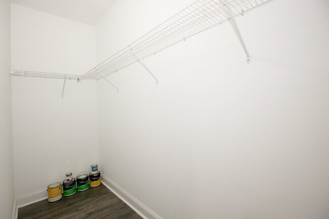 Building Photo - Charming 4 Bedroom Rental Home with Spacio...