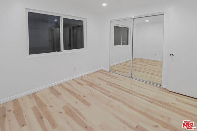 Building Photo - 1222 N Olive Dr