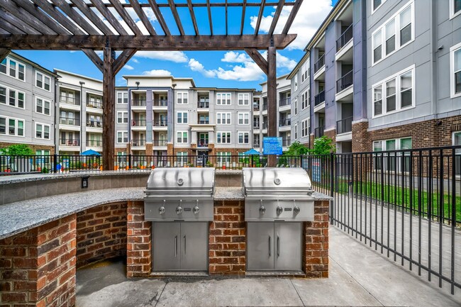 Building Photo - 404 Gallop Ln