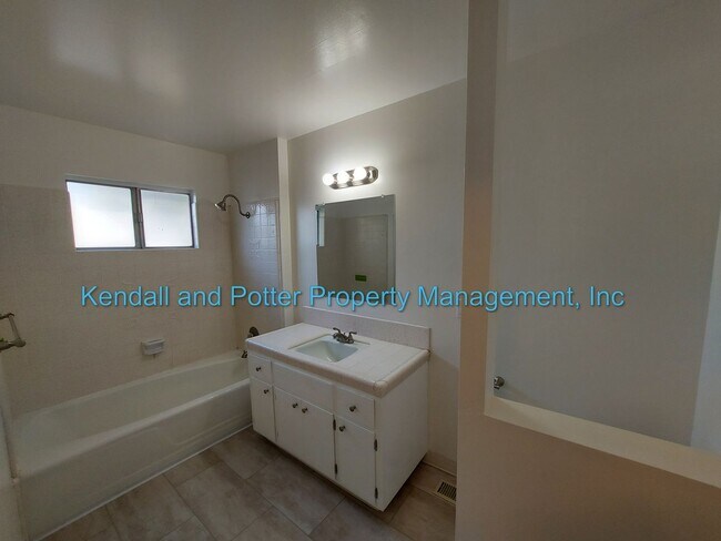 Building Photo - Spacious 4 Bedroom House In Beautiful Aptos!