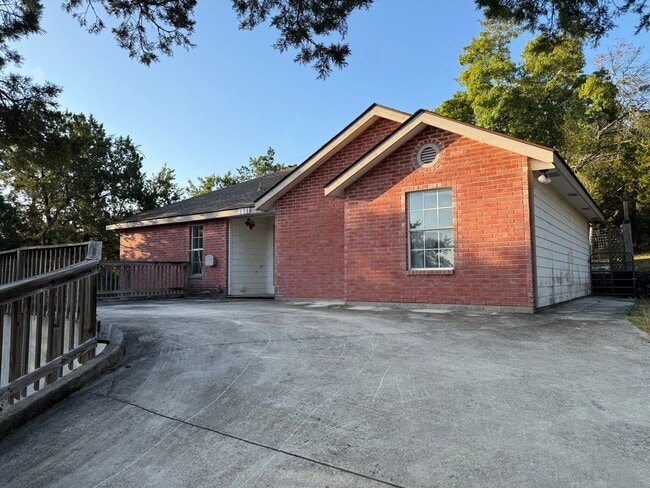 Building Photo - NEW ON MARKET (PRICE DROP!!)