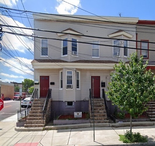 Building Photo - 419 7th St