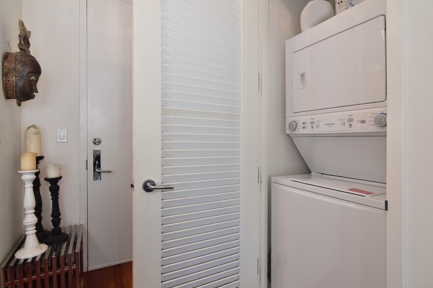 Washer/Dryer - 175 Huguenot St