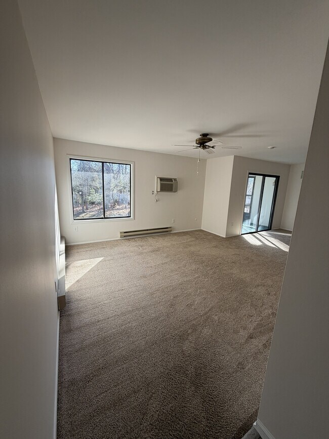 Building Photo - 84 Amberly Dr