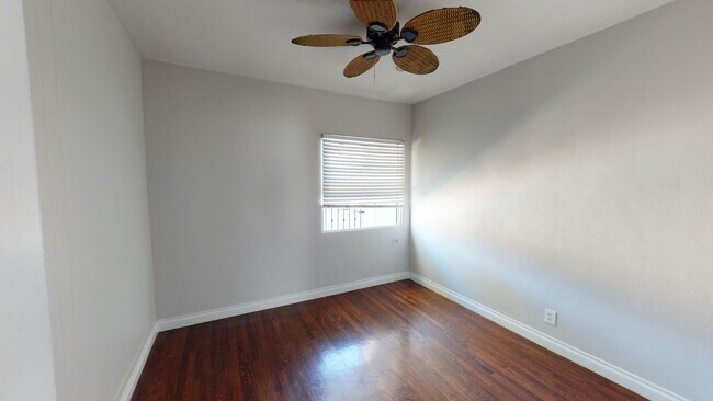 Building Photo - Charming One Bedroom Apartment in Tropican...