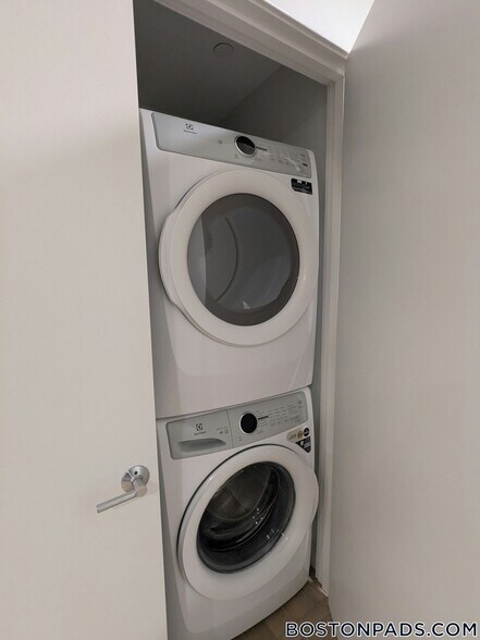 Building Photo - 55 Brighton Ave