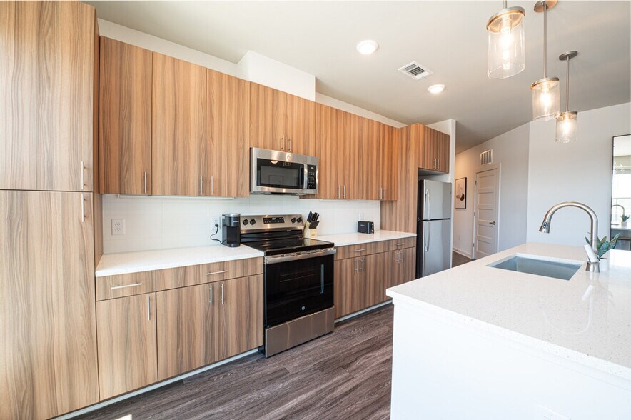 Building Photo - 2048 Bolton Dr NW