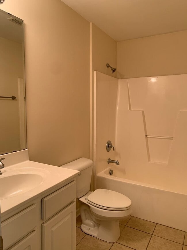 Building Photo - $500 OFF 1ST MONTHS RENT! Lawncare include...