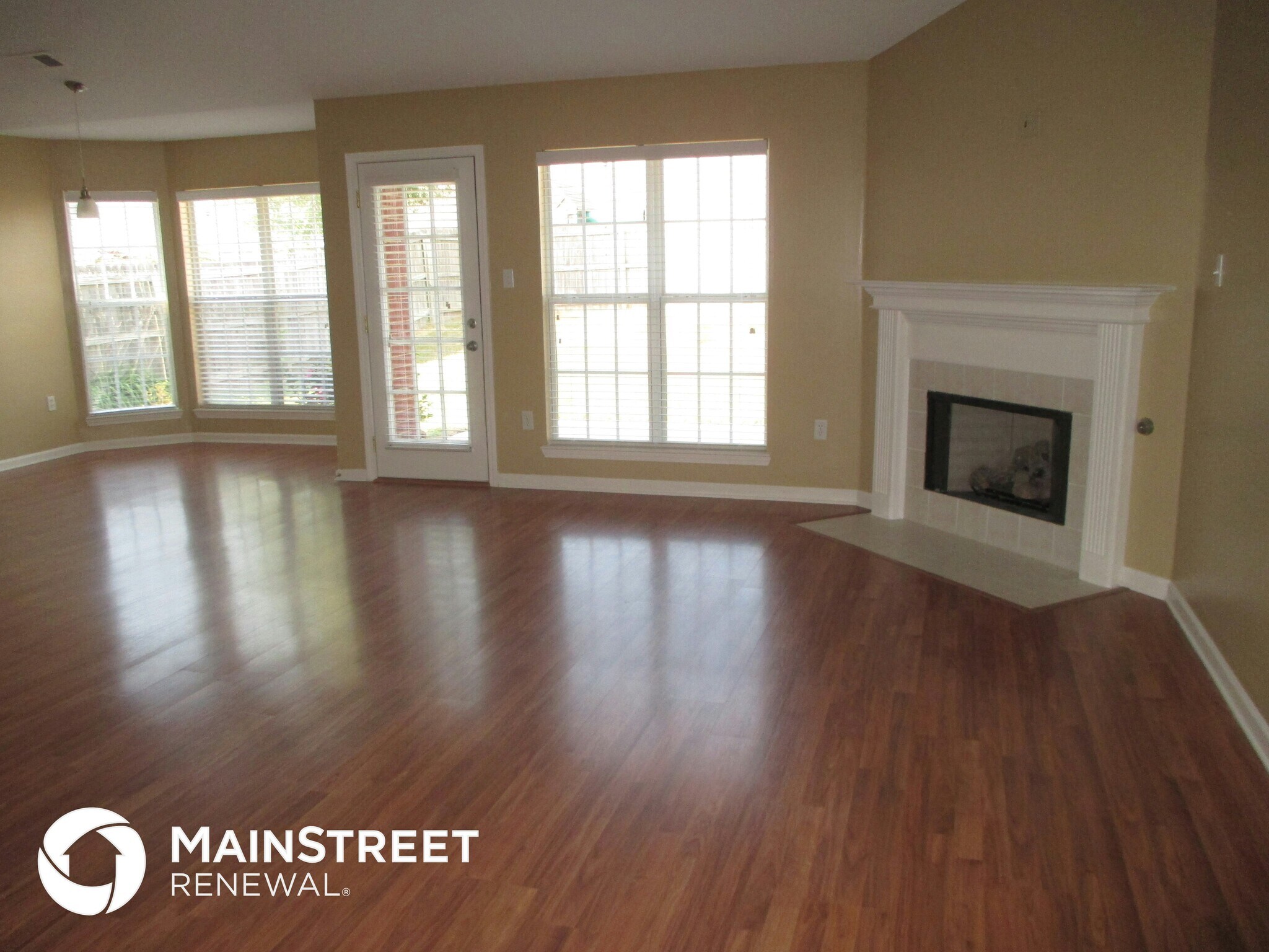 Building Photo - 1688 Sarah Ann Dr W