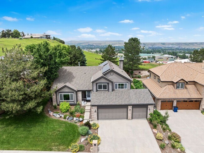 Building Photo - Stunning Fully Furnished Rental in Golden,...