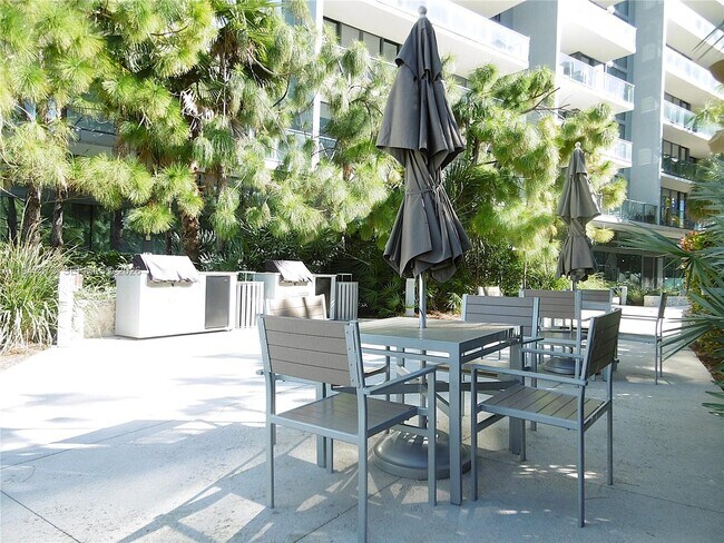 Building Photo - 68 SE 6th St