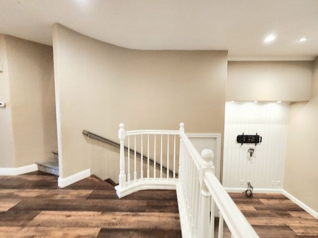 Building Photo - Spacious Townhouse in San Mateo