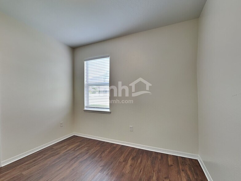 Building Photo - 3721 Crystal Dew St