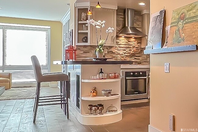 Building Photo - 333 Bush St