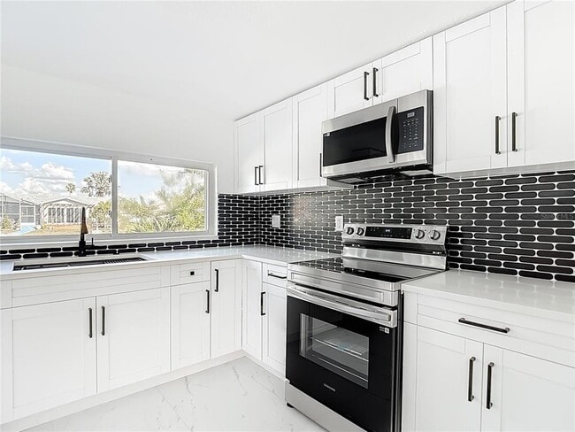 Building Photo - 9920 San Mateo Way