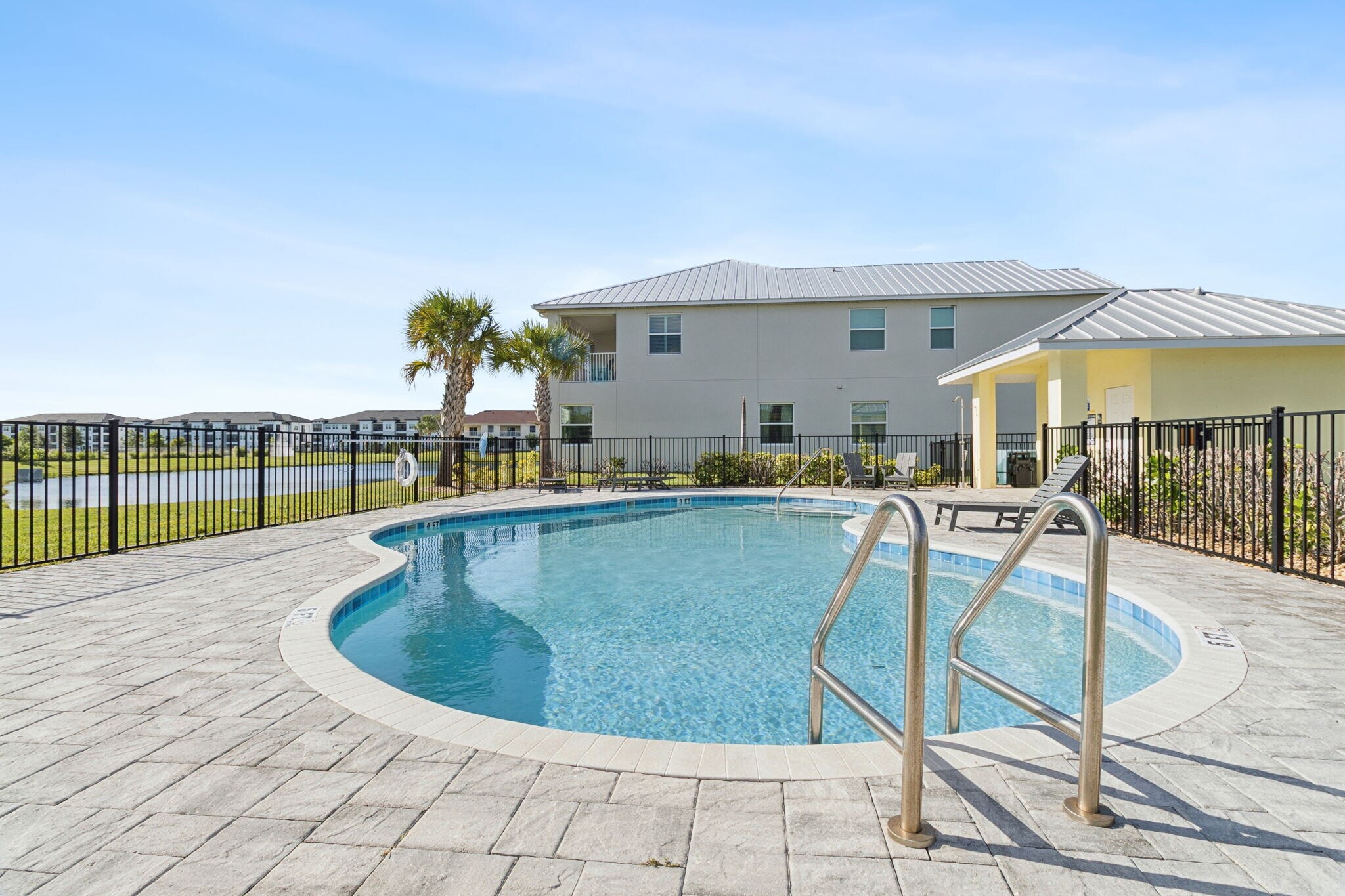 Building Photo - 907 Ocaso Ln