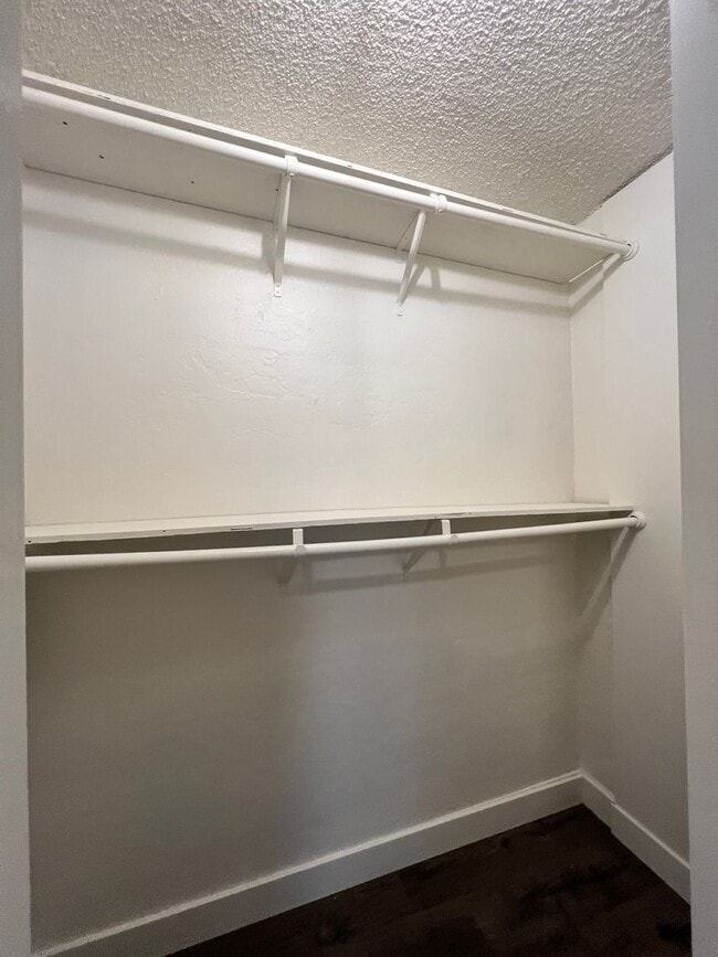 Building Photo - Coombs