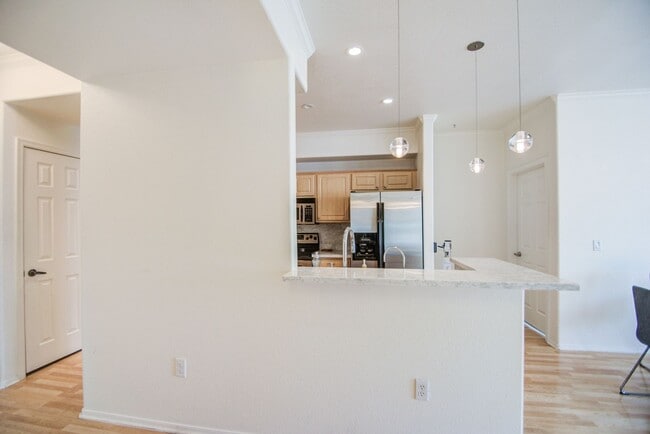 Building Photo - ASU Stay at Regatta Pointe!