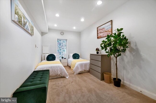 Building Photo - 919 Eastern Ave