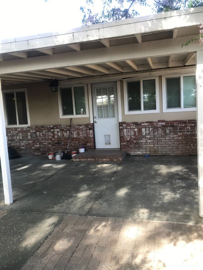 Building Photo - 14993 Yucca Ave