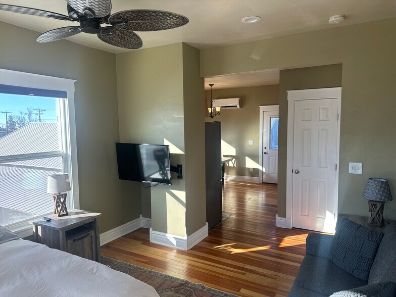 Building Photo - 1309 Michigan Ave