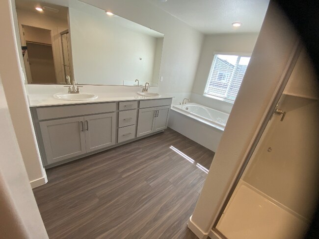 Building Photo - 653 Barrett Lk Rd