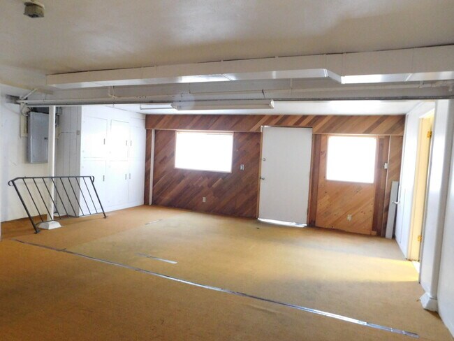 Building Photo - 4Bd/1.5Ba Two Story Home - Available soon!