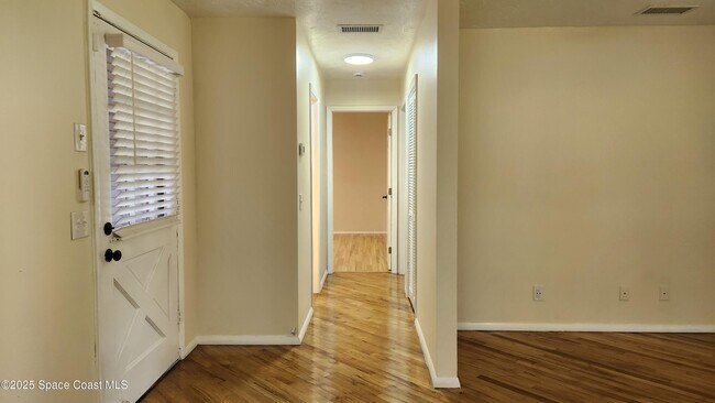Building Photo - 3900 Ocala St