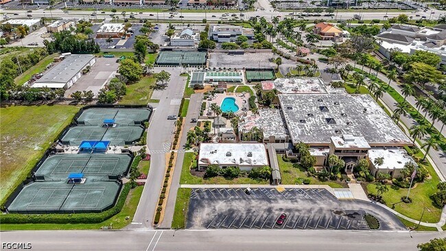 Building Photo - 6220 Augusta Dr