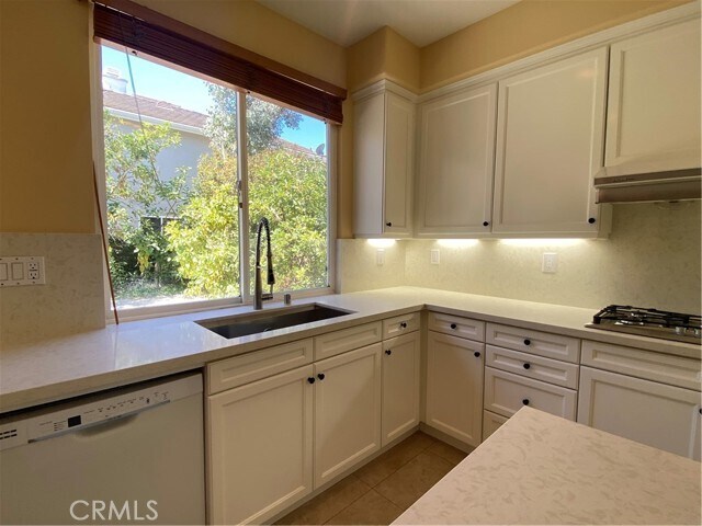 Building Photo - 44 Whispering Pine