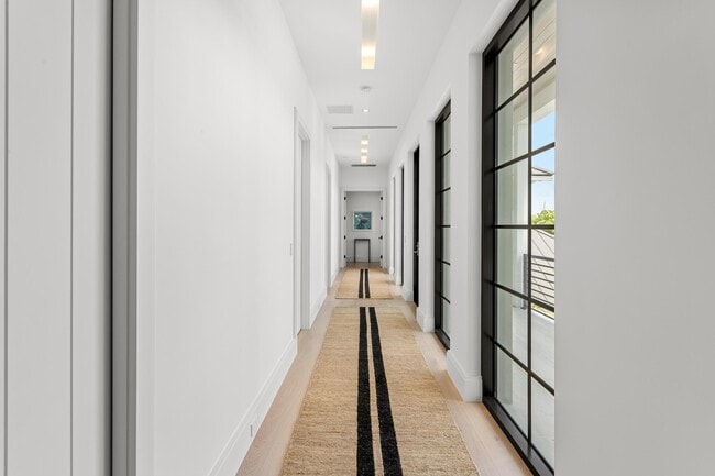 Building Photo - 1014 Melaleuca Rd