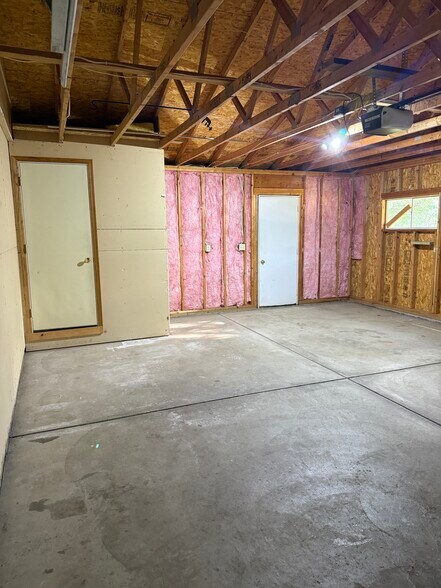 Building Photo - W6527 Woodhaven Cir