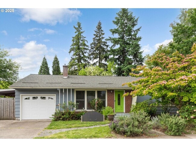 Building Photo - Classic Hillsboro Home with Two Spacious B...