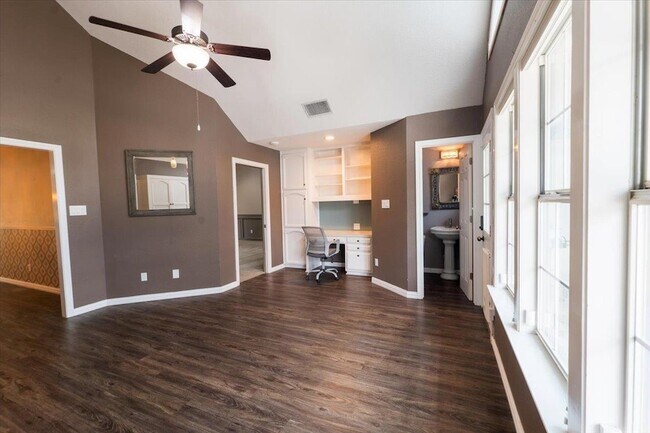 Building Photo - 300 Las Plumas Dr