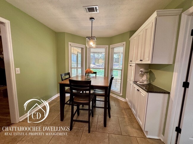 Building Photo - 5936 Manassas Dr