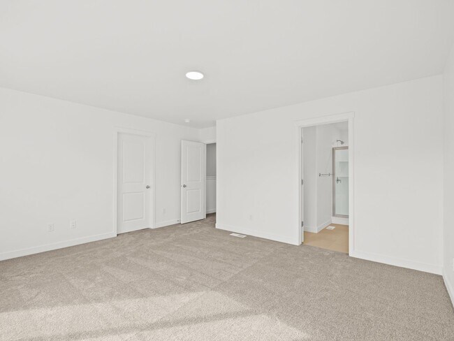 Building Photo - Beautiful 3-bedroom, 2.5-bath townhome