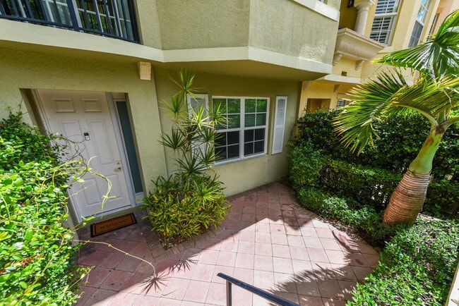 Building Photo - 2570 Gardens Pkwy