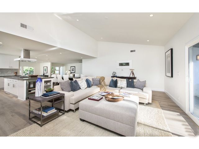 Building Photo - 15672 Castlewoods Dr
