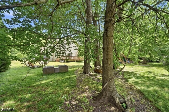 Building Photo - 6 Poplar Pl