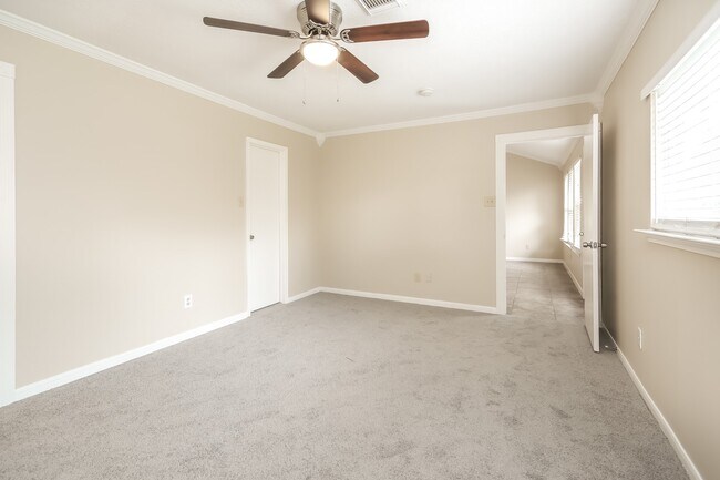 Building Photo - 9046 Smokehollow Dr