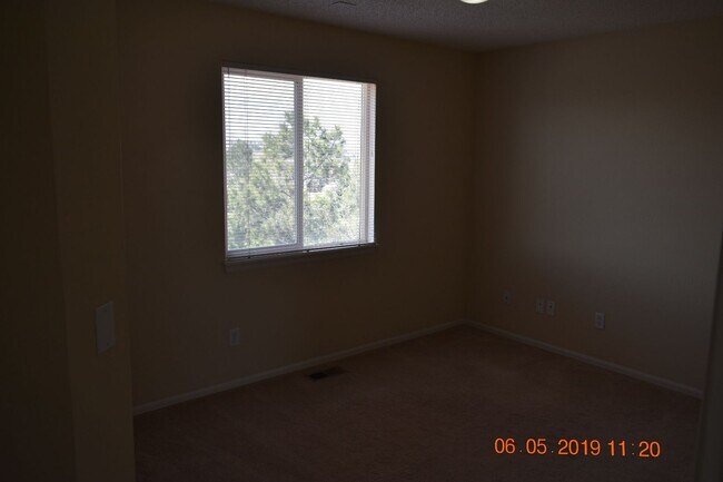 Building Photo - Large Parker Home 3 bed, 3 bath Nearly 2K ...